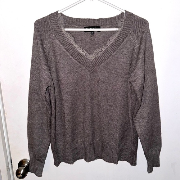 En Saison Grey V-Neck Oversized Sweater Lace Trim Size XS - Picture 1 of 6